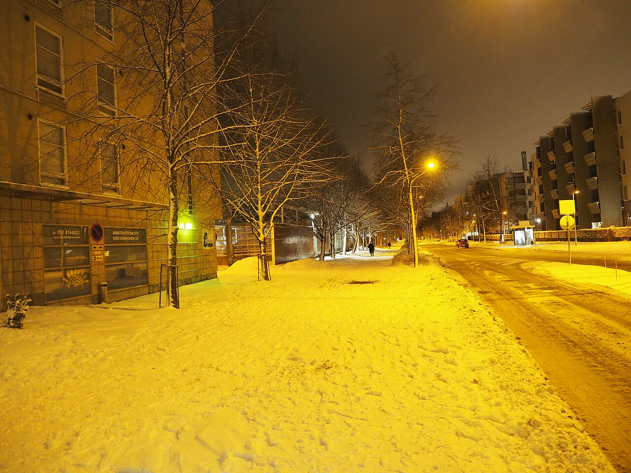 Schneebedeckte Straße im frühen Morgenlicht – wir sind pünktlich vor Ort
